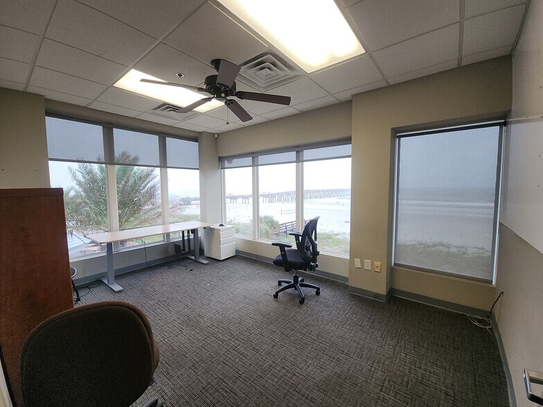 More Photos Of 333 1st St N, Jacksonville Beach Office For Lease