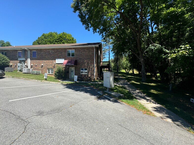 More Photos Of 1046 Terrace Dr, Marion Flex For Sale