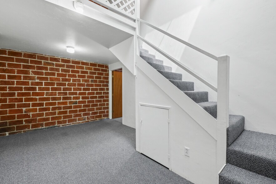 More Photos Of 7320-7326 SE Milwaukie Ave, Portland Apartments For Lease
