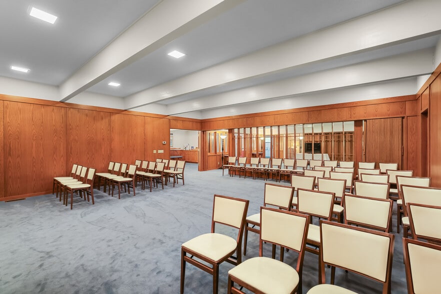 More Photos Of 1801 Commerce Blvd, Mound Funeral Home For Sale