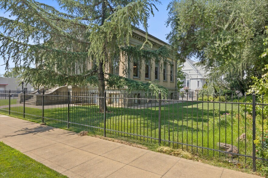 More Photos Of 909 Jefferson St, Red Bluff Specialty For Sale