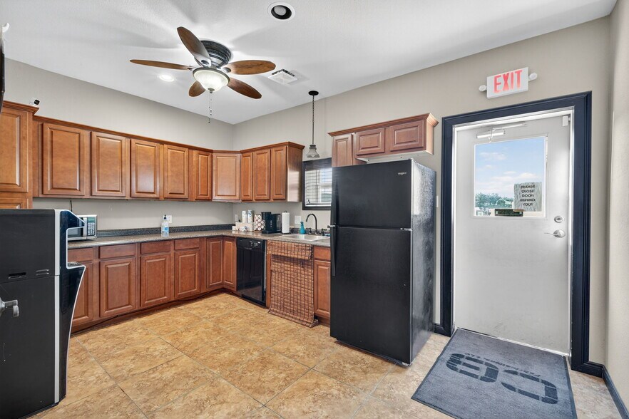 More Photos Of 3008 Ranger Hwy, Weatherford Manufacturing For Sale