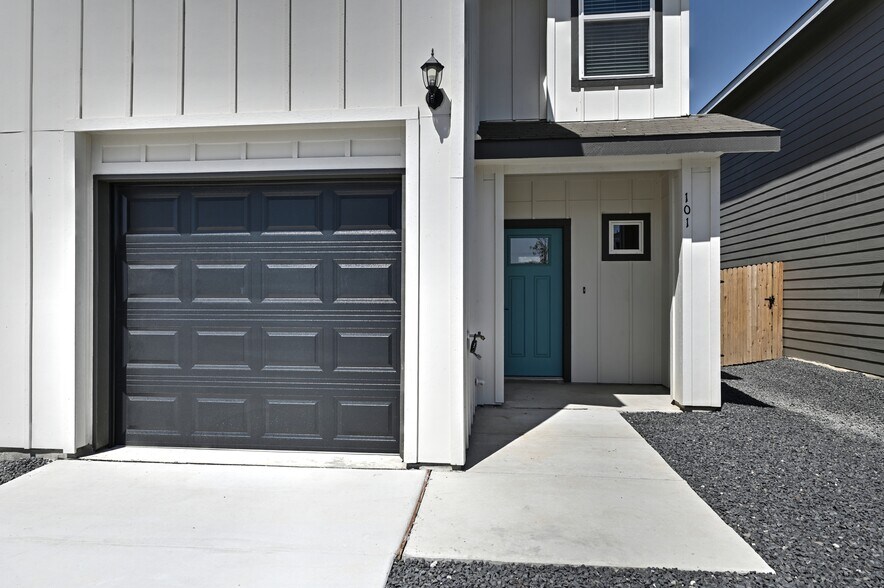 More Photos Of 11327 Clearmine St, San Antonio Apartments For Sale