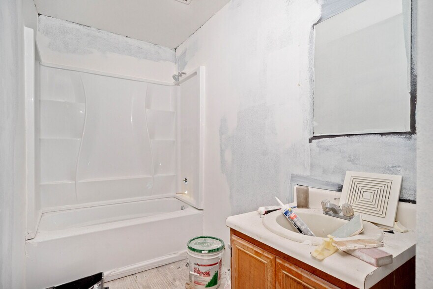 More Photos Of 341 Candler Rd, Atlanta Freestanding For Sale