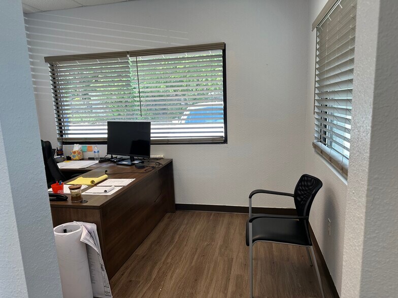 More Photos Of 1705 N Main St, Cleburne Auto Dealership For Lease