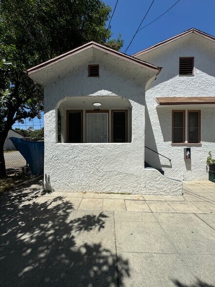 More Photos Of 445 S Chicago St, Los Angeles Apartments For Sale