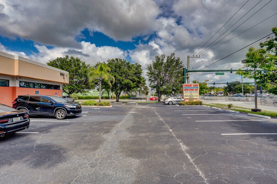 More Photos Of 3537 Forest Hill Blvd, West Palm Beach Medical For Lease