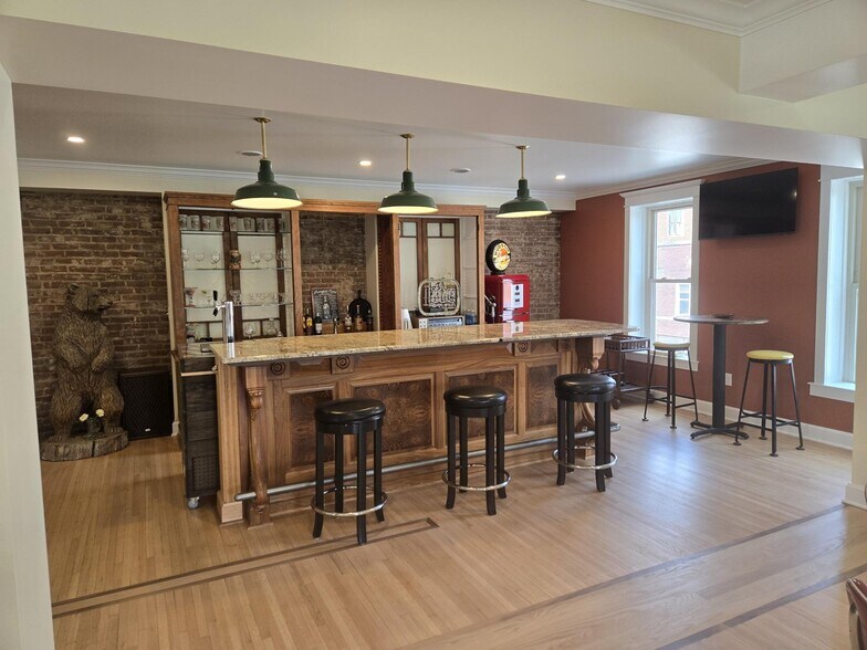 More Photos Of 202 W Main St, Decorah Sorority Fraternity House For Sale