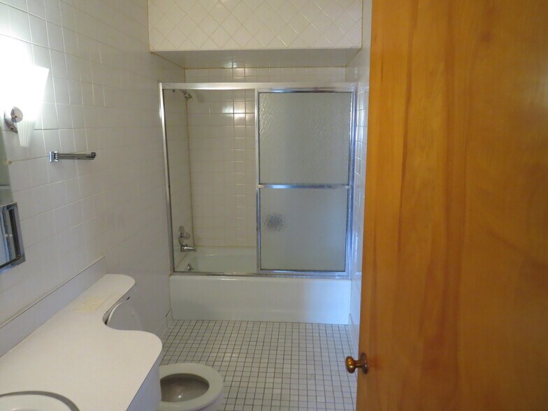 More Photos Of 5908 Columbia Ave, Hammond Office For Lease