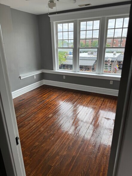 More Photos Of 108-110 E Main St, Columbus Storefront Retail Office For Sale