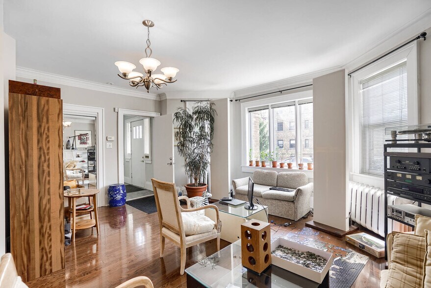 More Photos Of 4 Oriole Gdns, Toronto Apartments For Sale