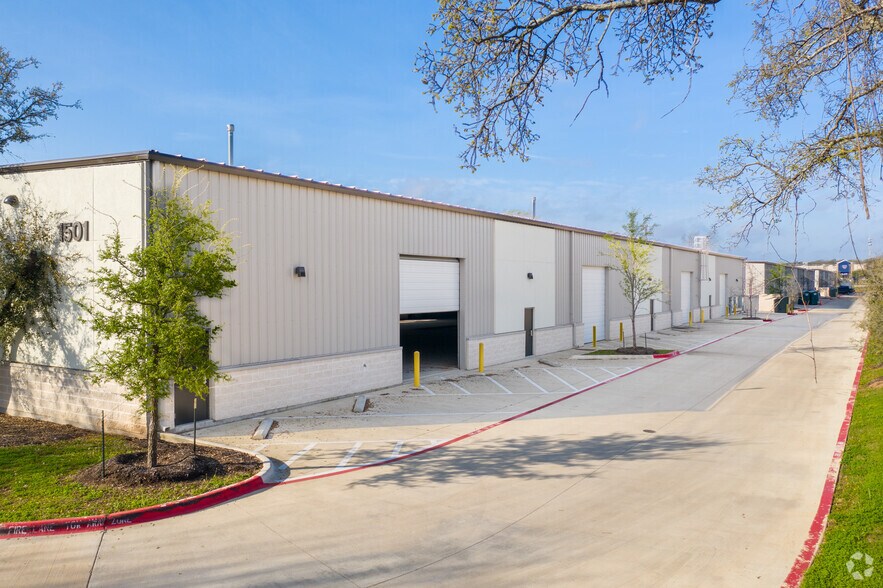 More Photos Of 1501 Leander Dr, Leander Warehouse For Lease