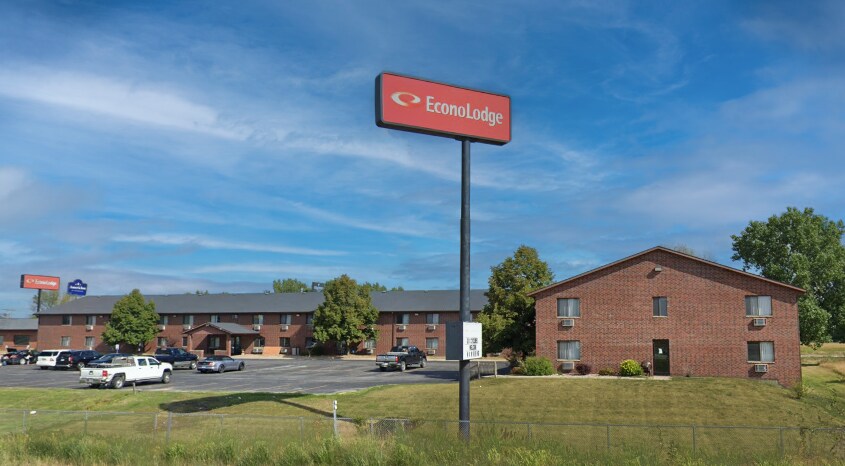 More Photos Of 2600 SE 16th St, Ames Hotel For Sale