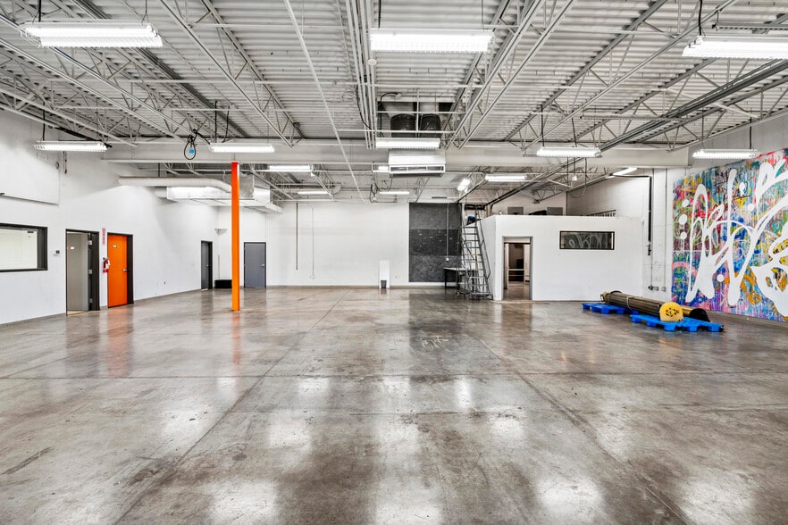 More Photos Of 4731 Industry Dr, Medford Light Manufacturing For Lease