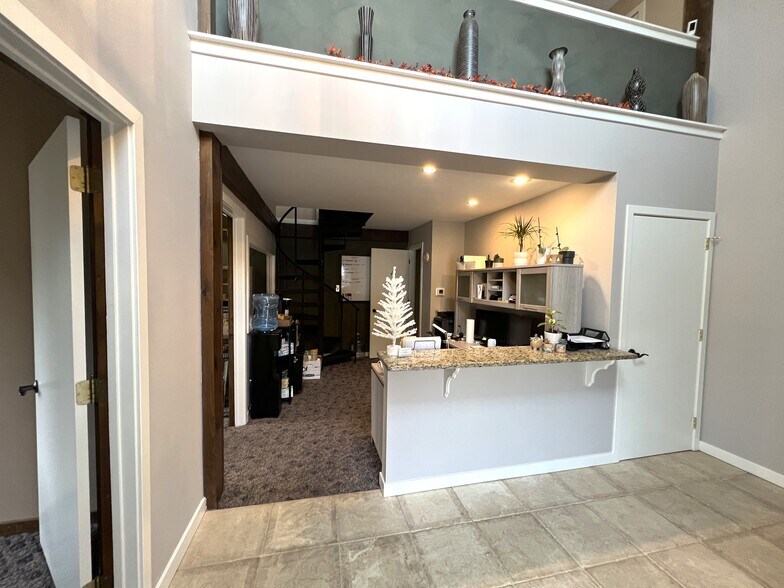 More Photos Of 300 N Pottstown Pike, Exton Office For Lease