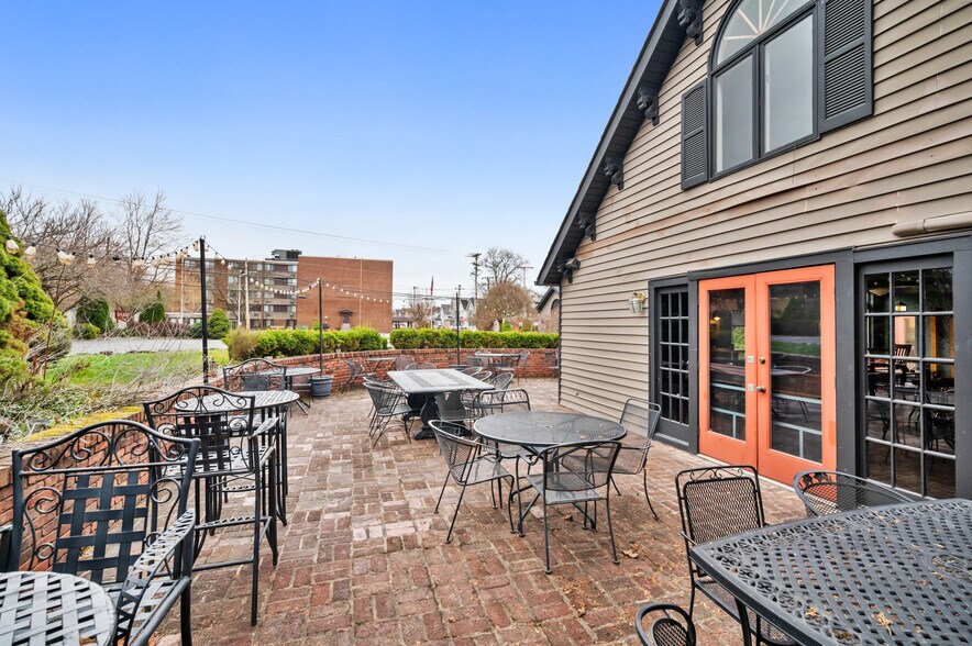 More Photos Of 181 E Brown St, Blairsville Restaurant For Sale