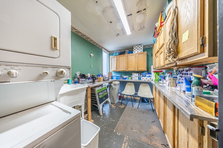 More Photos Of 71 Park Ave, Rochester Medical For Sale