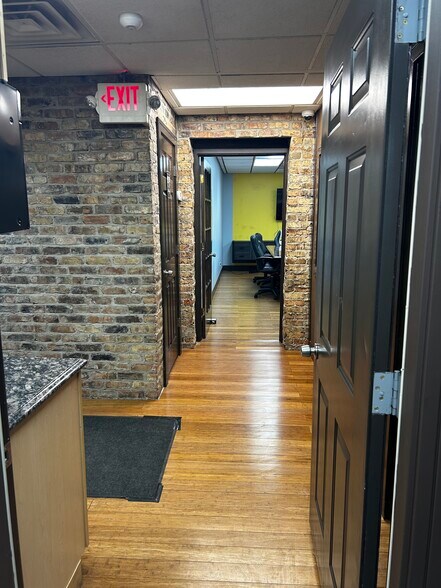 More Photos Of 4042-4044 N Elston Ave, Chicago Storefront Retail Office For Lease