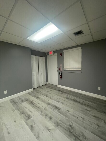 More Photos Of 9800-9860 Pines Blvd, Pembroke Pines Unknown For Lease