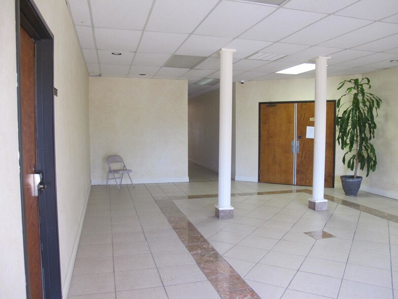 More Photos Of 1615 Dorchester Dr, Plano Office For Lease