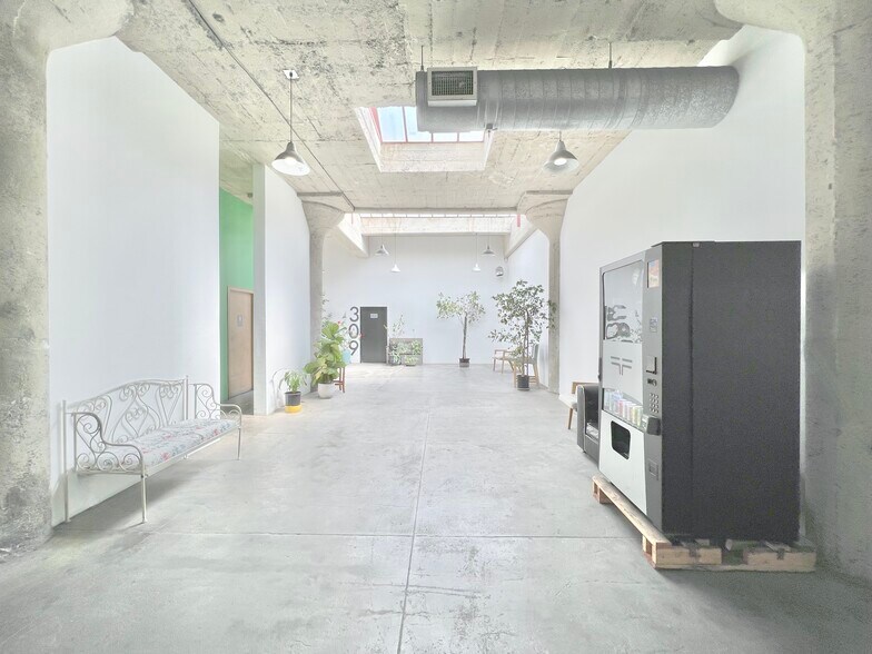 More Photos Of 623 E 9th St, Los Angeles Loft Creative Space For Lease