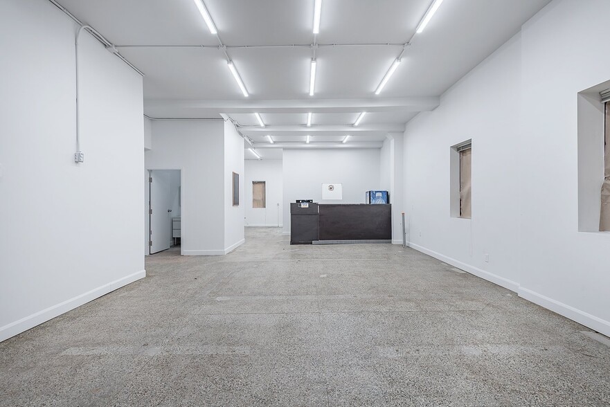 More Photos Of 4351-4357 Rue Notre-Dame O, Montréal Storefront Retail Residential For Sale