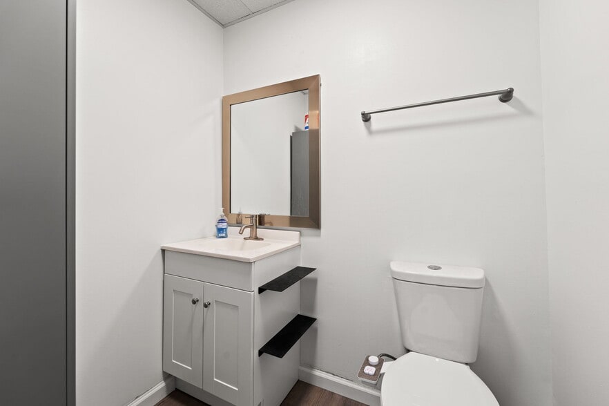 More Photos Of 2820 Spring Glen Rd, Jacksonville Office For Sale