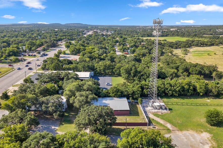 More Photos Of 201 W 9th St, Burnet Warehouse For Sale