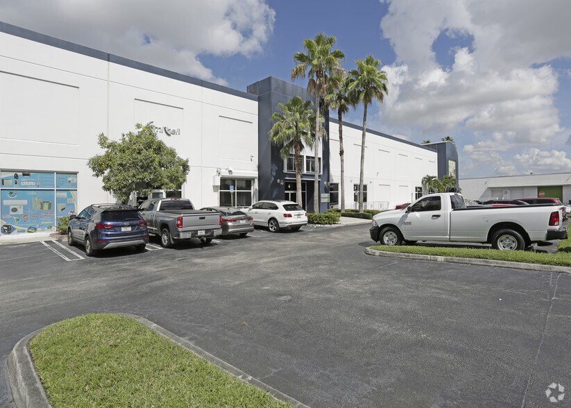 More Photos Of 7620 NW 25th St, Miami Distribution For Sale