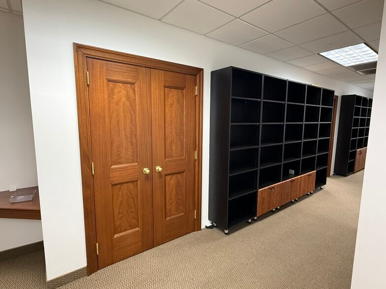 More Photos Of 4 York Ave, West Caldwell Manufacturing For Lease