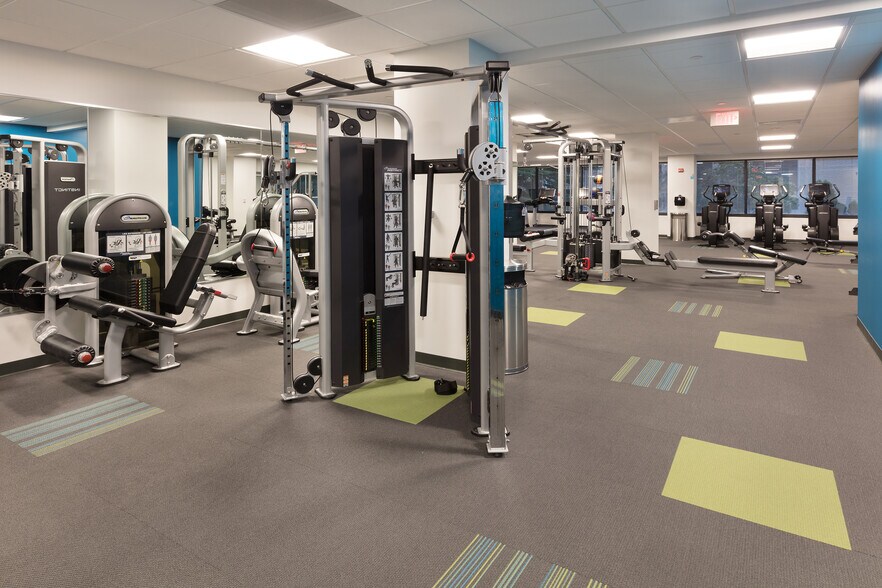 More Photos Of 8201 Greensboro Dr, McLean Office For Lease