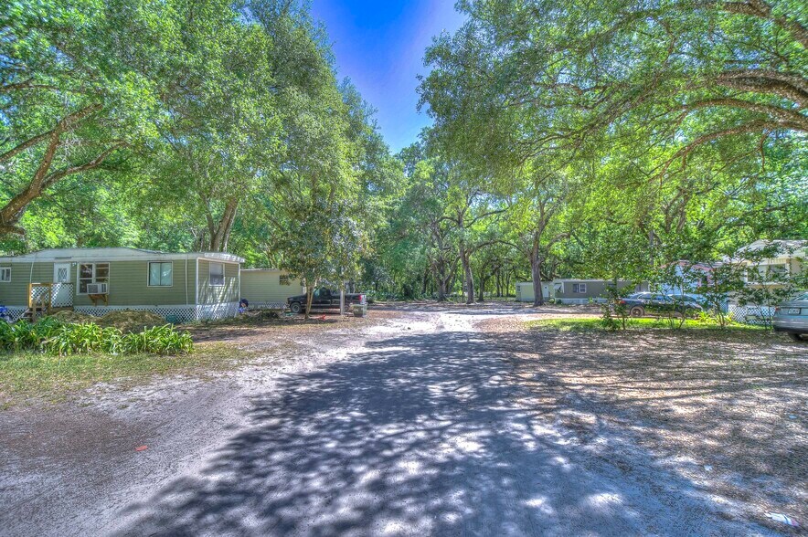 More Photos Of 20303 Old Somerset Acres Ln, Spring Hill Manufactured Housing Mobile Home Park For Sale