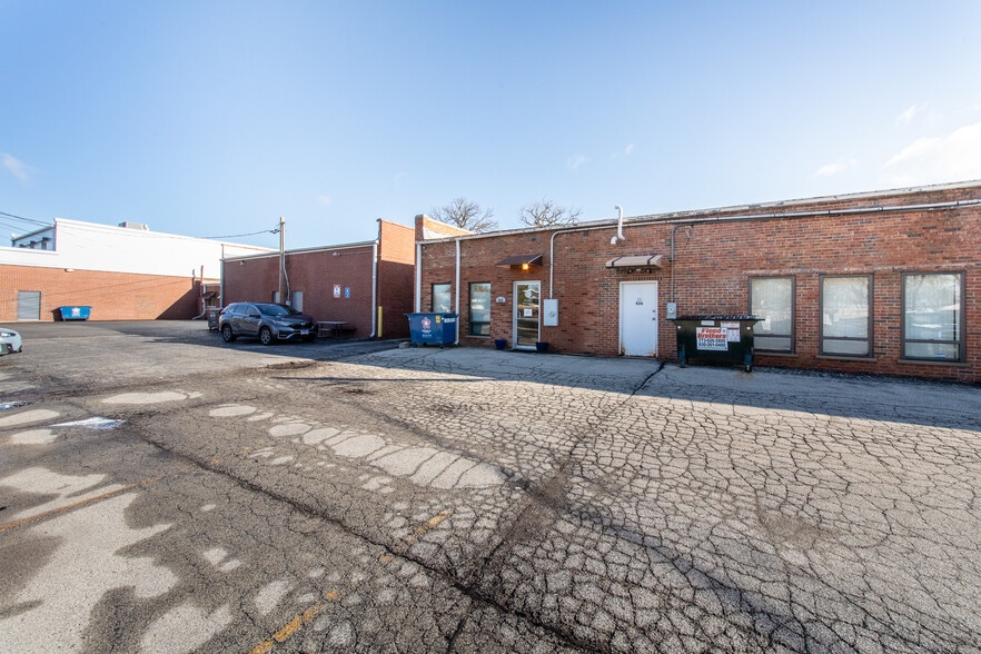 More Photos Of 828 Busse Hwy, Park Ridge Office For Sale