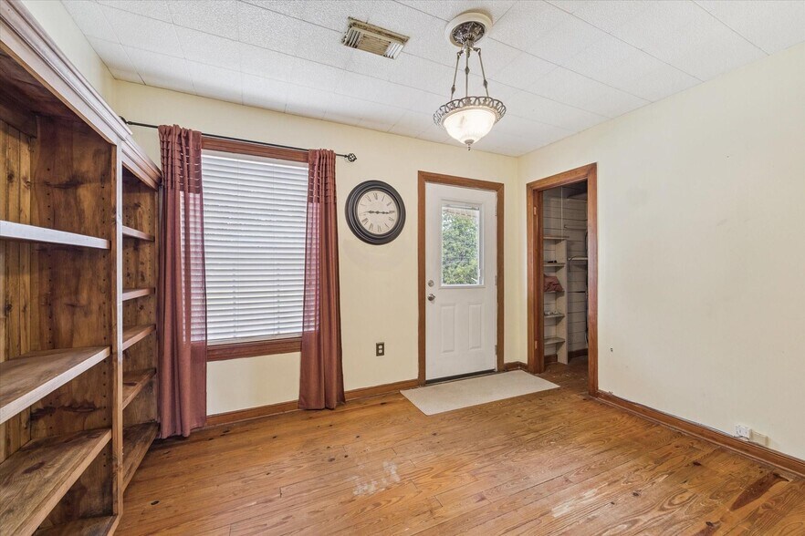 More Photos Of 510 E Main St, Humble Office For Sale