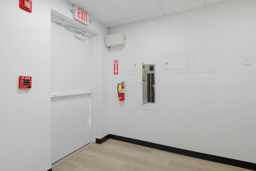 More Photos Of 52 East St, Ludlow General Retail For Lease