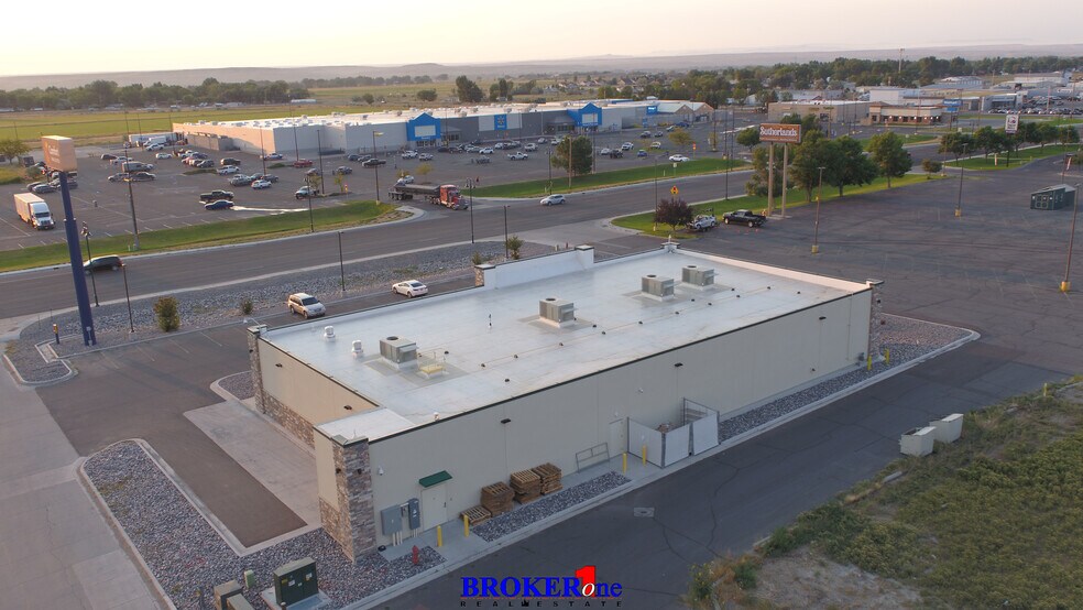 More Photos Of 2010 N Federal Blvd, Riverton Freestanding For Sale