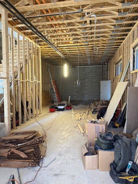 More Photos Of 2046 N Damen Ave, Chicago Storefront For Sale