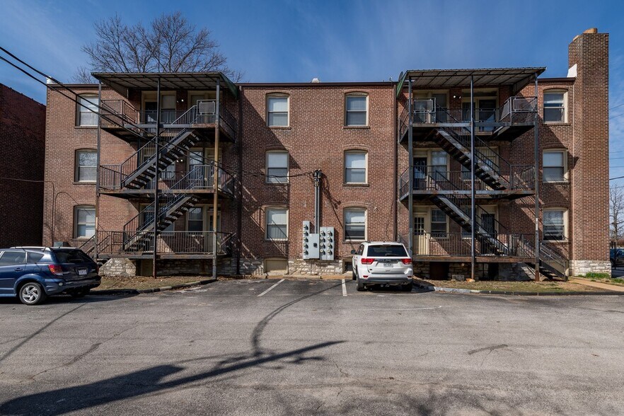More Photos Of 1014-38 Oakview Pl, Saint Louis Apartments For Sale