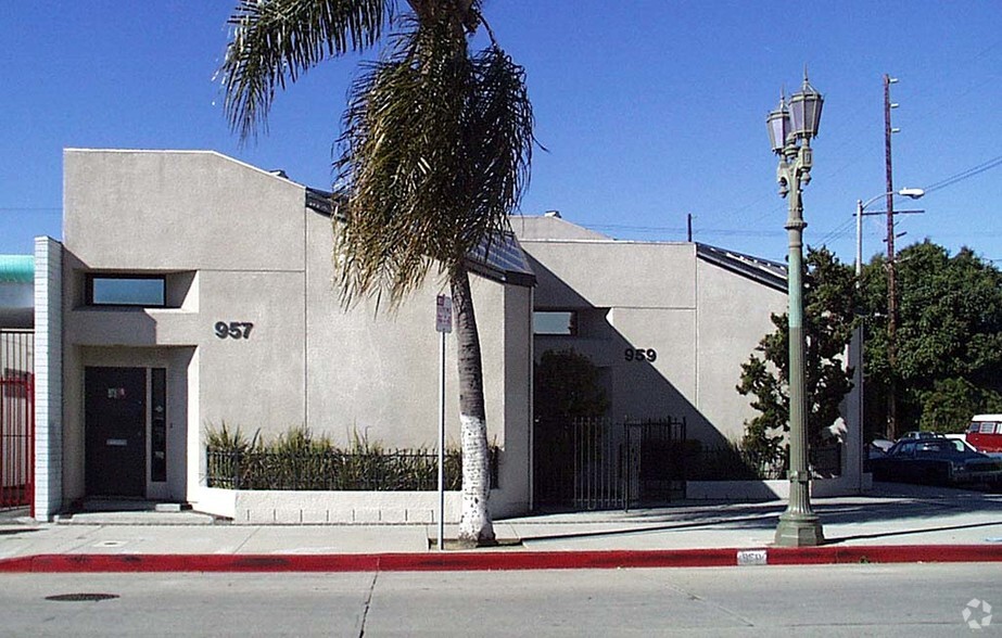 Primary Photo Of 957-959 Cole Ave, Los Angeles Research And Development For Lease