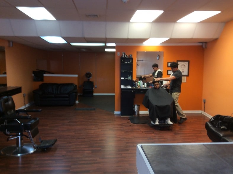 More Photos Of 19-27 N Main St, Woodstown Storefront Retail Residential For Lease
