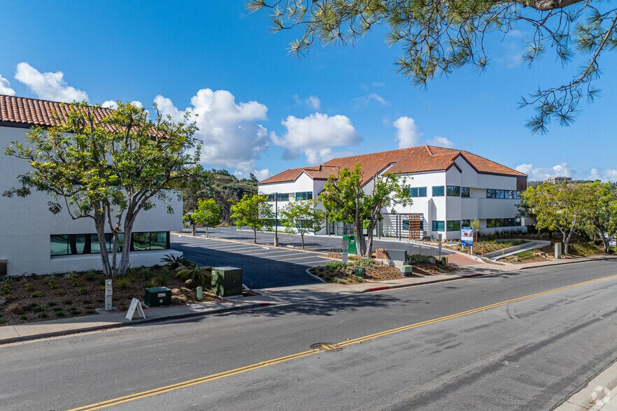 More Photos Of 5677 Oberlin Dr, San Diego Office For Sale