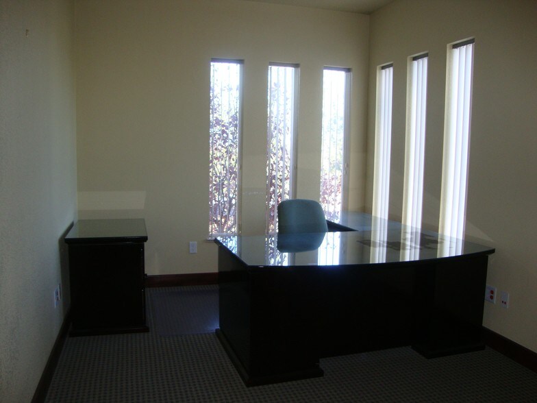 More Photos Of 1715 Pole Line Rd E, Twin Falls Bank For Sale