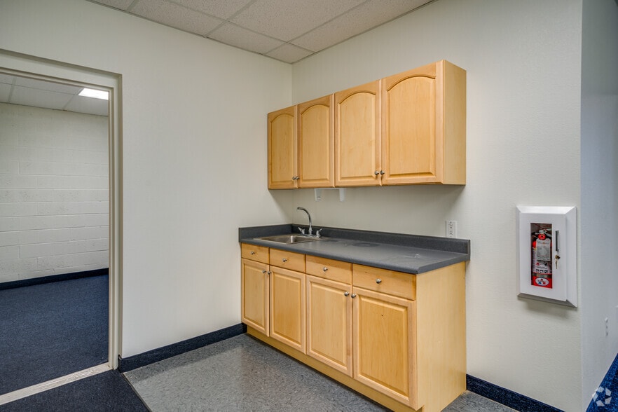 More Photos Of 2550 N Thunderbird Cir, Mesa Office For Lease