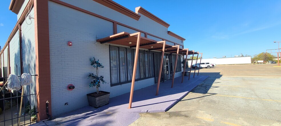 More Photos Of 5520 Military Pky, Dallas Industrial For Sale