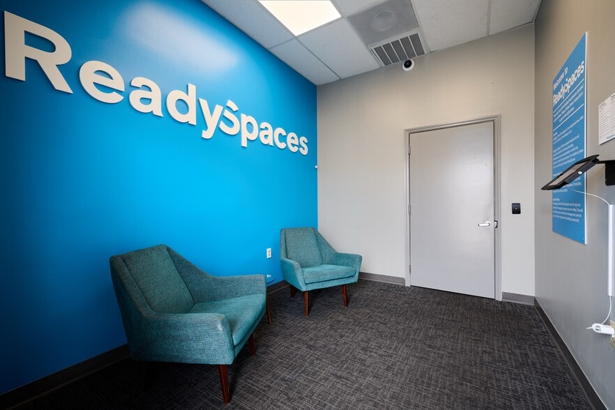 More Photos Of 2507 Investors Row, Orlando Distribution For Lease