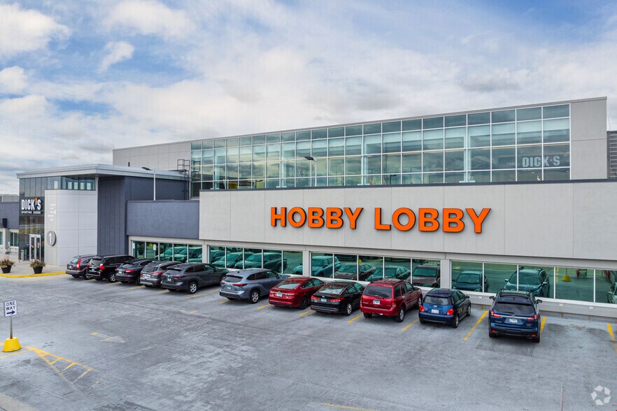 More Photos Of 4104 N Harlem Ave, Norridge Unknown For Lease