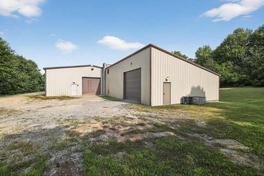 More Photos Of 215 Peddycord Park Ct, Kernersville Warehouse For Lease