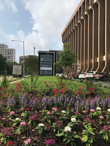 More Photos Of 1770 St James Pl, Houston Office For Lease