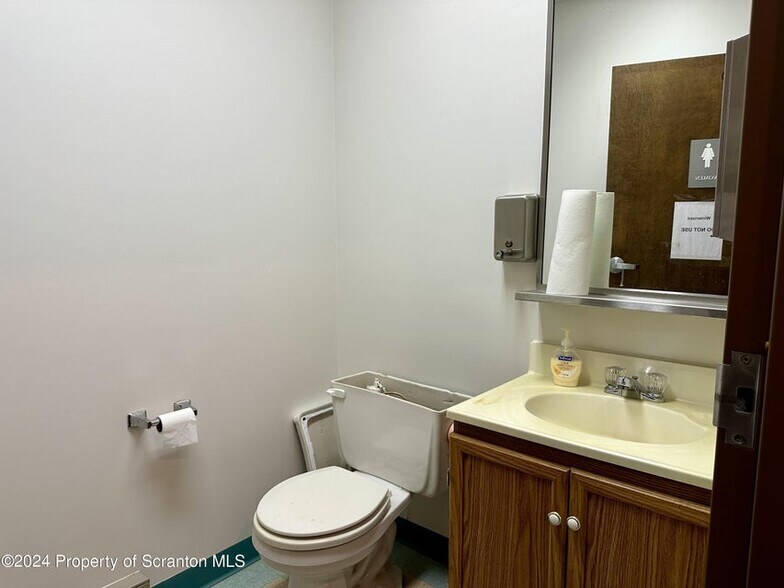 More Photos Of 624 Fellows St, Scranton Office For Lease