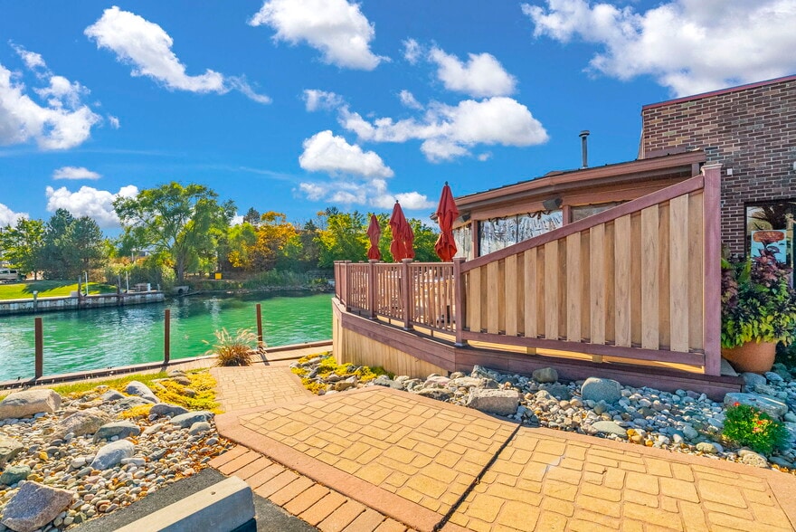 More Photos Of 119 Clinton Ave, Saint Clair Restaurant For Sale